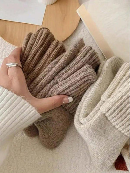 Women's Cozy Solid Mid-Calf Socks (4 Pairs) – Soft, Warm & Everyday Comfort