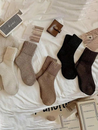 Women's Cozy Solid Mid-Calf Socks (4 Pairs) – Soft, Warm & Everyday Comfort
